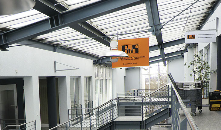 Deckensc, Türschilder, Werbeschilderhild, Klebefolie für Schilder, Leitsystem Beschilderung, Leitsystem, Orientierungssystem