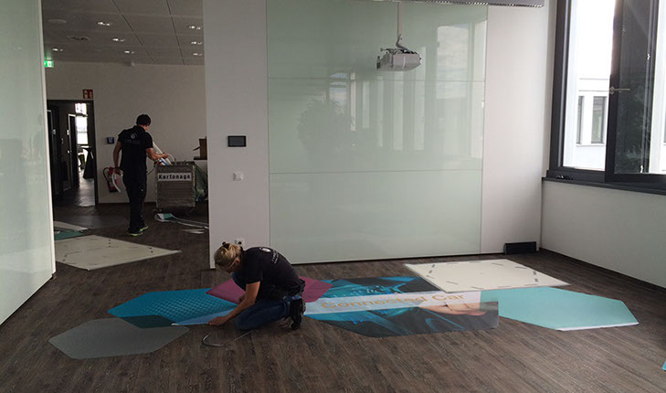 Floor Graphics, Bodenfolie, begehbare Bodenwerbung, Bodenwerbung, Werbeboden, Teppichboden mit Druck