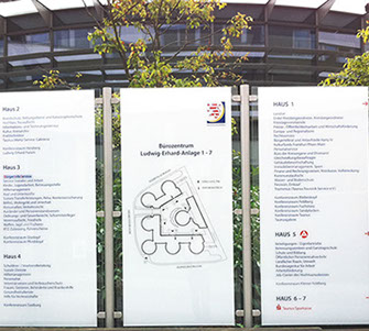 Wegweiserschilder, Beschilderung Gebäude, Facility Management, Schilder, Türschilder, Gebäudewegweiser