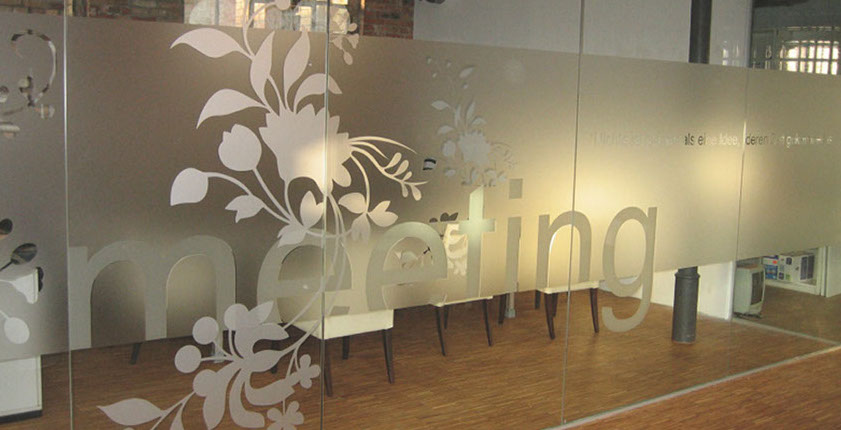 Glasdekorfolie, bedruckte Milchglasfolie, Sichtschutzfolie, Intarsienarbeit, Gegenlaufschutz