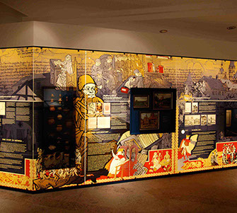 Gelnhausen, Museum, Glasdruck, Hinterleuchtete Glaswand mit Druck, Druck auf Glas, Druck hinter Glas, Glas in Ausstellungen, Messeglas, Glas mit