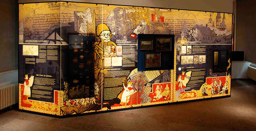 Gelnhausen, Museum, Glasdruck, Hinterleuchtete Glaswand mit Druck, Druck auf Glas, Druck hinter Glas, Glas in Ausstellungen, Messeglas, Glas mit