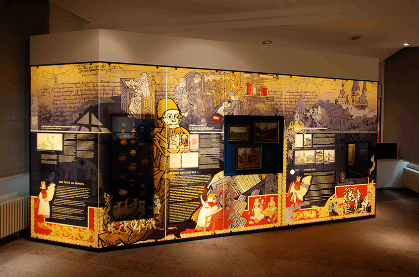 Gelnhausen, Museum, Glasdruck, Hinterleuchtete Glaswand mit Druck, Druck auf Glas, Druck hinter Glas, Glas in Ausstellungen, Messeglas, Glas mit