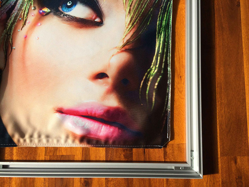 Keder, Stoffdruck, Stoffkonefektion, Rahmensystem, Gummilippe, slimfame, Stoffrahmen, Rahmen für Stoffdrucke, Textildrucke, Messestoff